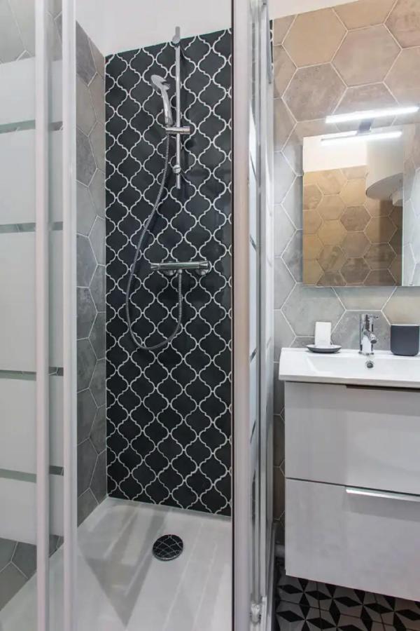 Cmg Place De Clichy - Metro Europe Apartment Paris Bagian luar foto