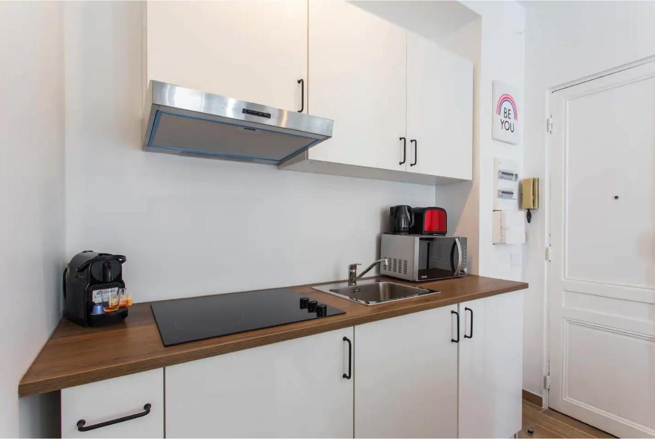 Cmg Place De Clichy - Metro Europe Apartment Paris Bagian luar foto